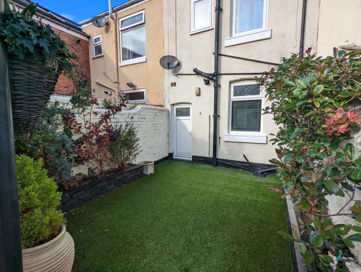 Moon Holiday Townhouse Free Parkingprivate Garden Blackpool Exterior foto